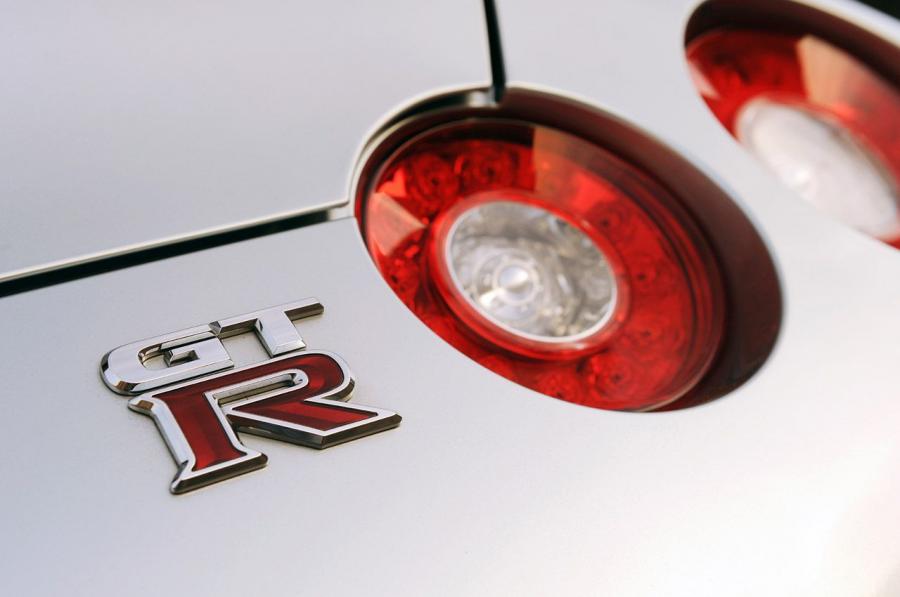  Nissan GT-R 2010 года  (фото 28 из 44)